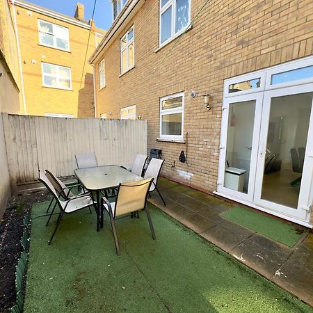 3 Bedrooms Spacious House, Separate Reception, 2 Full Bathrooms, Parking, Garden London Exteriör bild