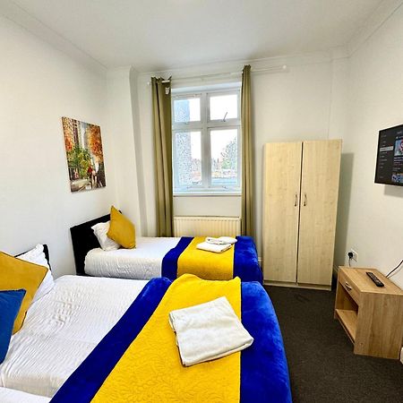 3 Bedrooms Spacious House, Separate Reception, 2 Full Bathrooms, Parking, Garden London Exteriör bild