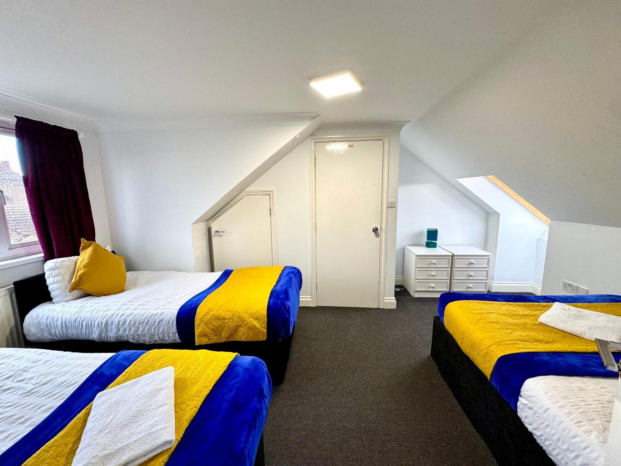 3 Bedrooms Spacious House, Separate Reception, 2 Full Bathrooms, Parking, Garden London Exteriör bild