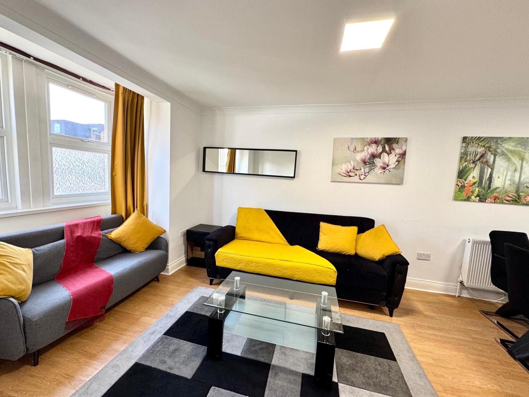 3 Bedrooms Spacious House, Separate Reception, 2 Full Bathrooms, Parking, Garden London Exteriör bild