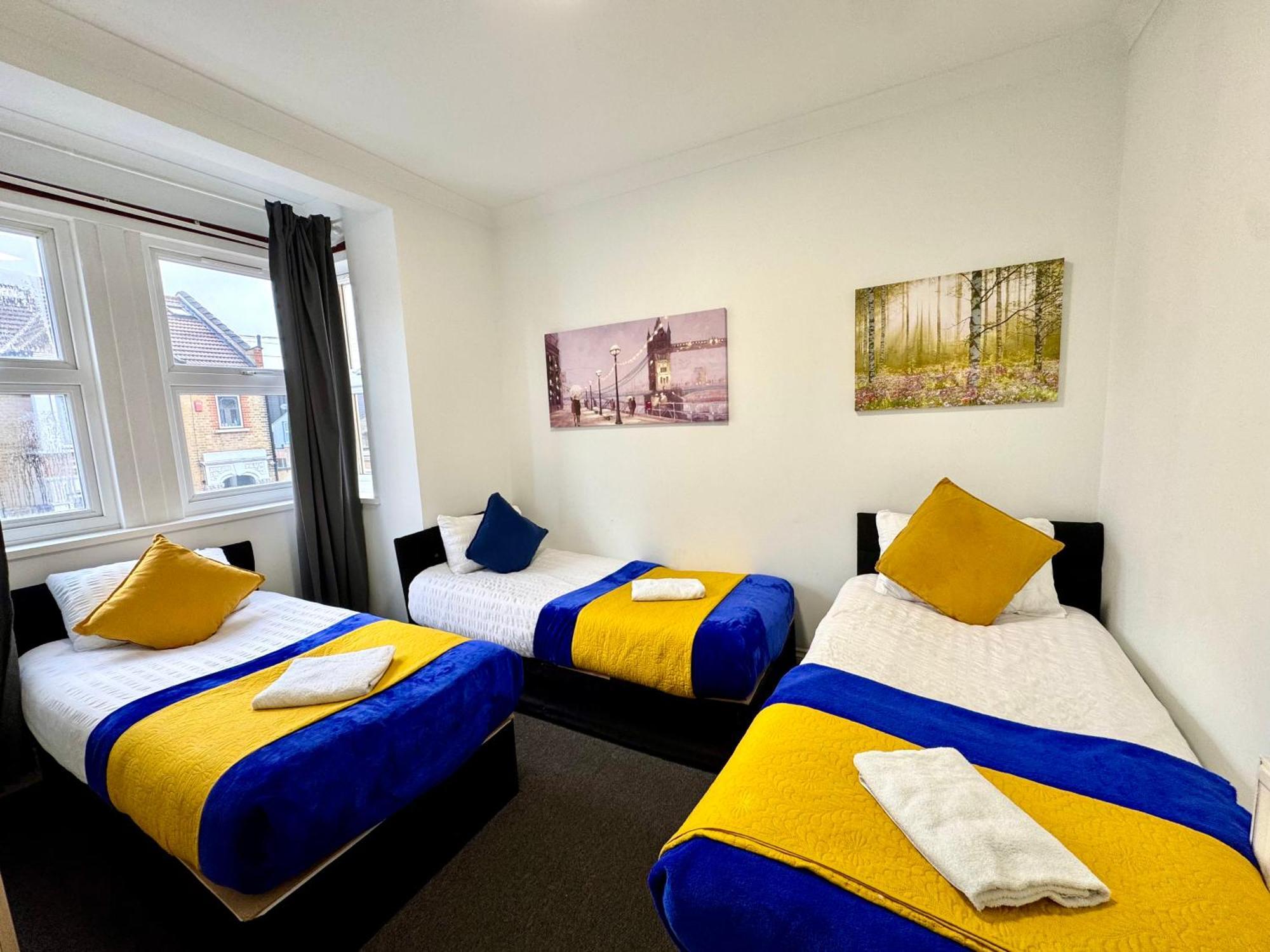 3 Bedrooms Spacious House, Separate Reception, 2 Full Bathrooms, Parking, Garden London Exteriör bild