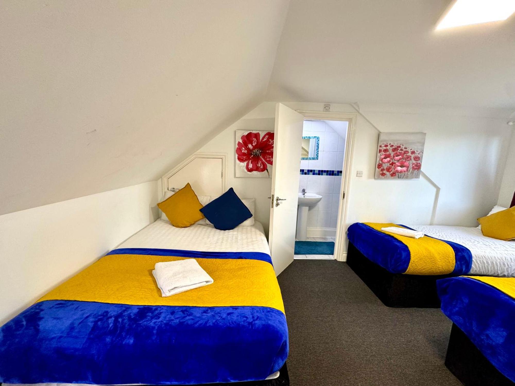 3 Bedrooms Spacious House, Separate Reception, 2 Full Bathrooms, Parking, Garden London Exteriör bild