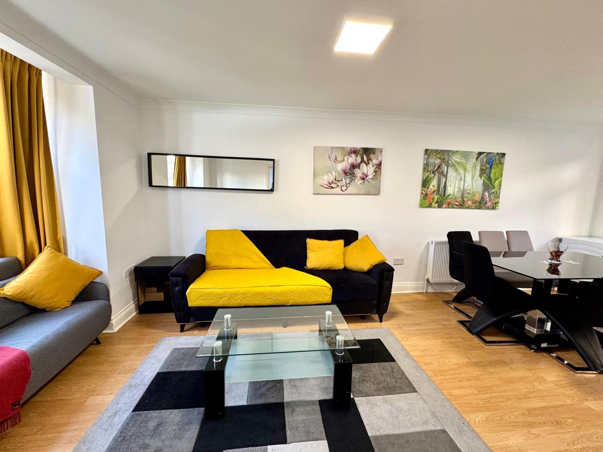 3 Bedrooms Spacious House, Separate Reception, 2 Full Bathrooms, Parking, Garden London Exteriör bild
