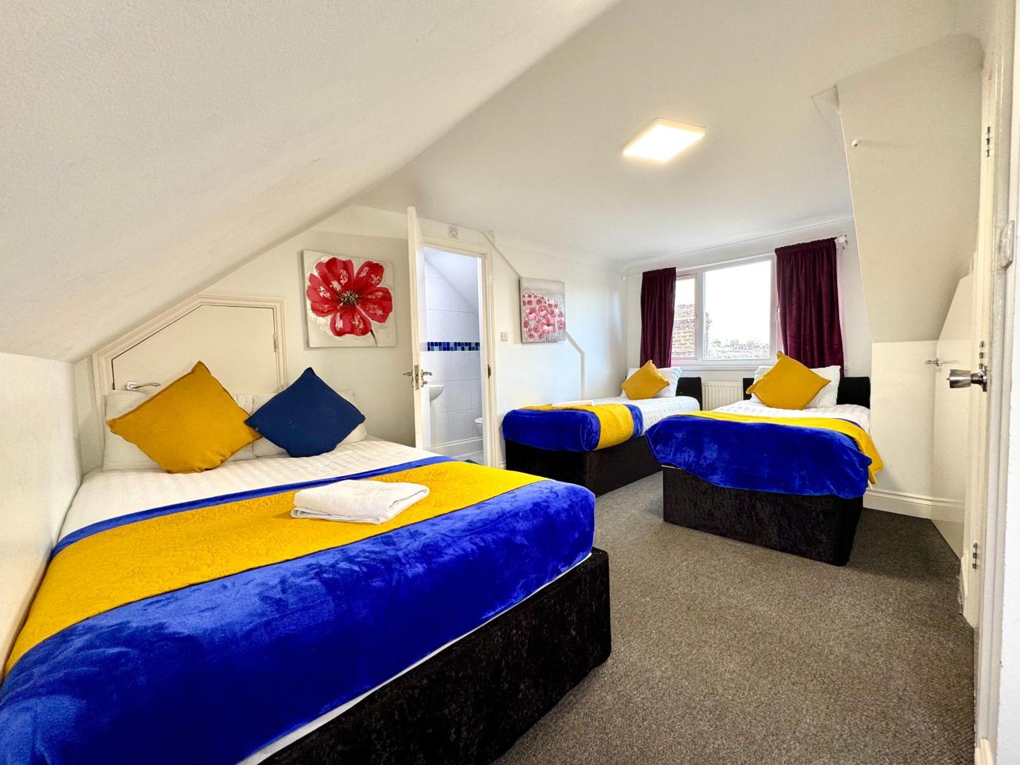 3 Bedrooms Spacious House, Separate Reception, 2 Full Bathrooms, Parking, Garden London Exteriör bild