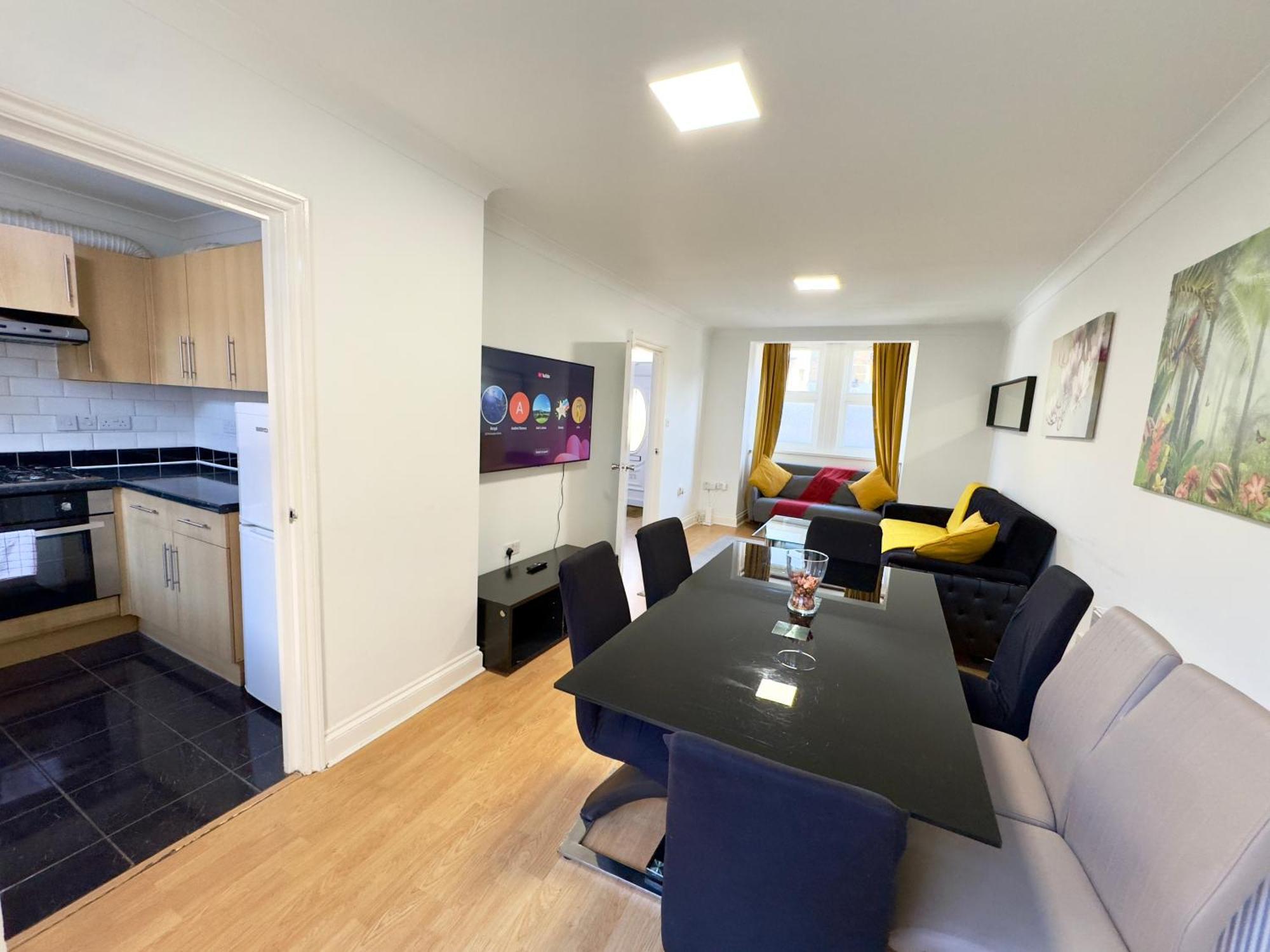 3 Bedrooms Spacious House, Separate Reception, 2 Full Bathrooms, Parking, Garden London Exteriör bild